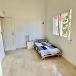 Beachside 4-bedroom With Pool 4*