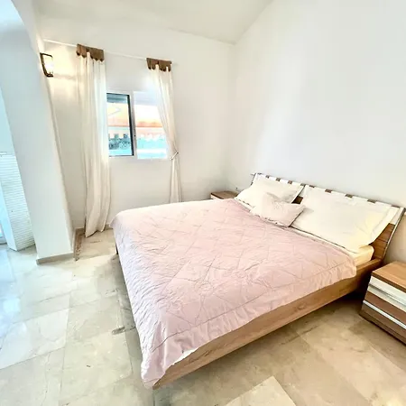 Beachside 4-bedroom With Pool 4*