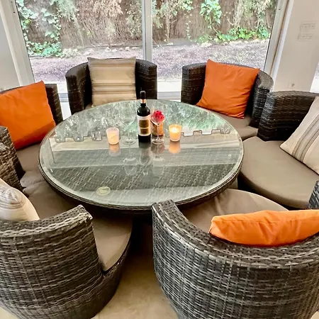 מלון Beachside 4-bedroom With Pool
