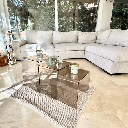 Ξενοδοχείο Beachside 4-bedroom With Pool 4*