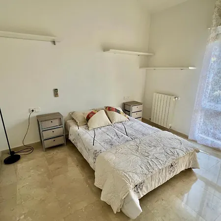 מלון Beachside 4-bedroom With Pool