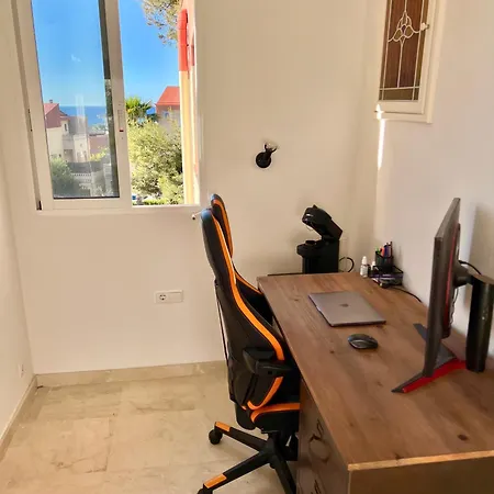 Beachside 4-bedroom With Pool 4*