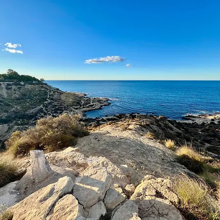 מלון Beachside 4-bedroom With Pool 4*