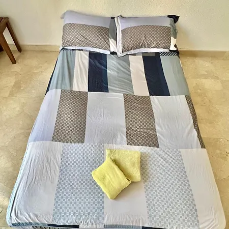 Beachside 4-bedroom With Pool מלון