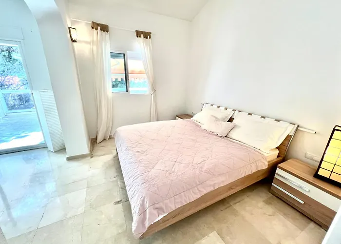 Beachside 4-bedroom With Pool 4*