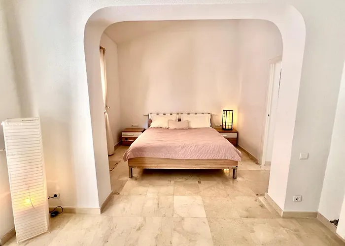 Beachside 4-bedroom With Pool מלון 4*