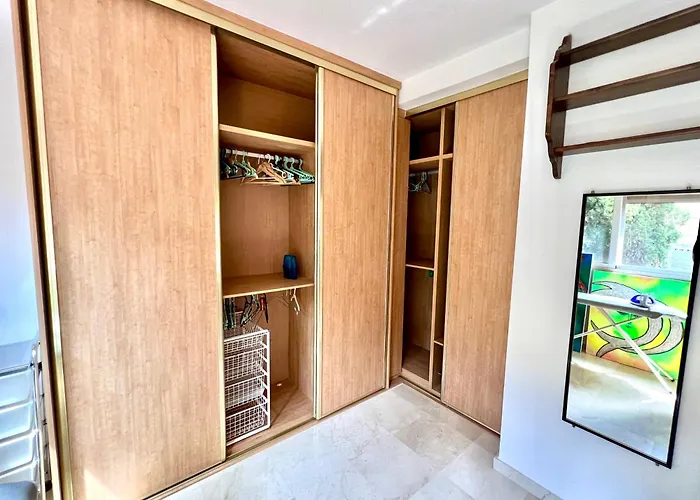 מלון Beachside 4-bedroom With Pool אליקאנטה