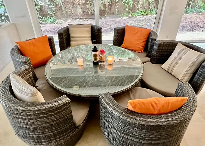 מלון Beachside 4-bedroom With Pool