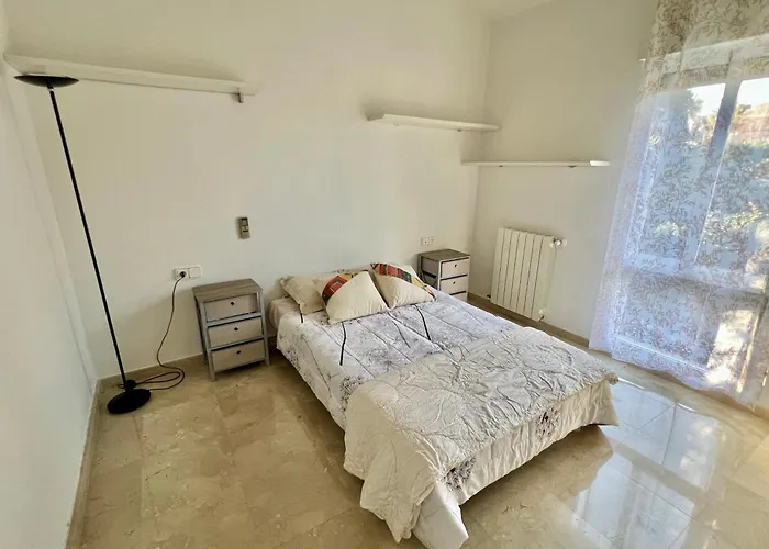 מלון Beachside 4-bedroom With Pool