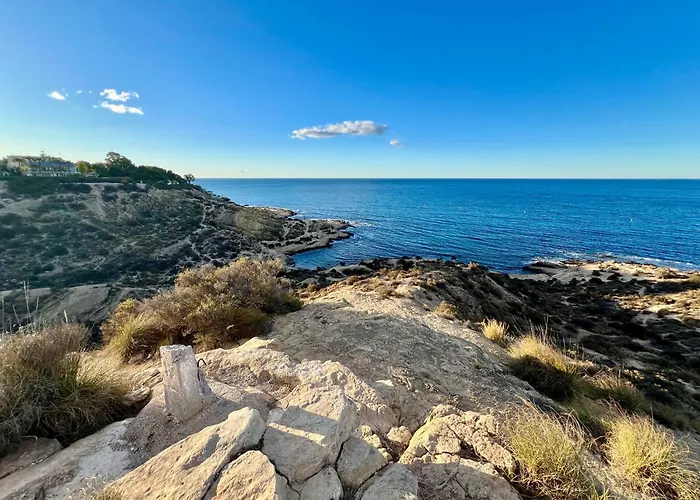 מלון Beachside 4-bedroom With Pool 4*