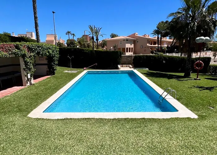 Beachside 4-bedroom With Pool