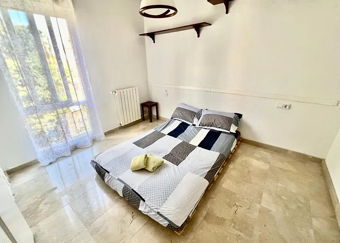 Beachside 4-bedroom With Pool מלון 4*