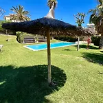 Beachside 4-bedroom With Pool