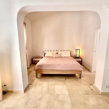 Beachside 4-bedroom With Pool Hotel 4*