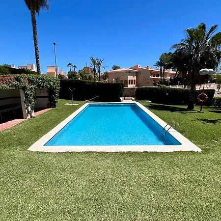 Beachside 4-bedroom With Pool