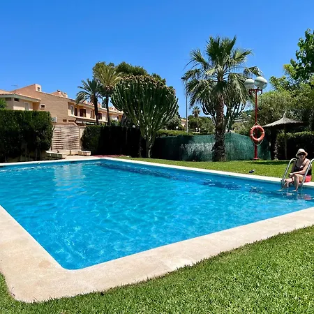 Beachside 4-bedroom With Pool